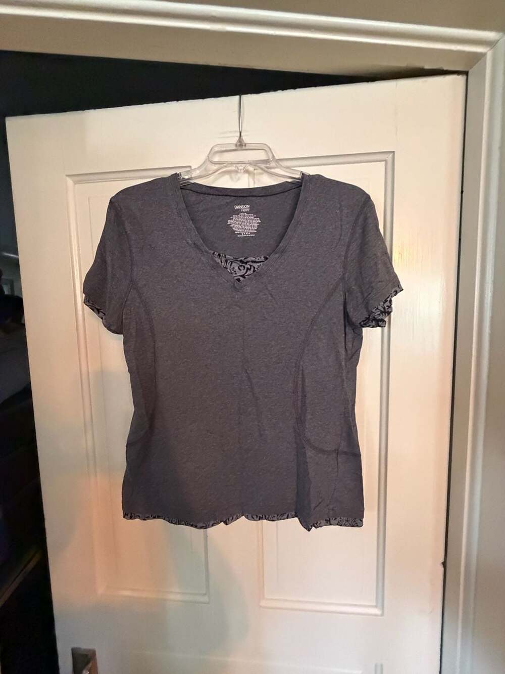 Danskin Now Gray V-Neck Short Sleeve Top with Patterned Trim Size L (12/14)